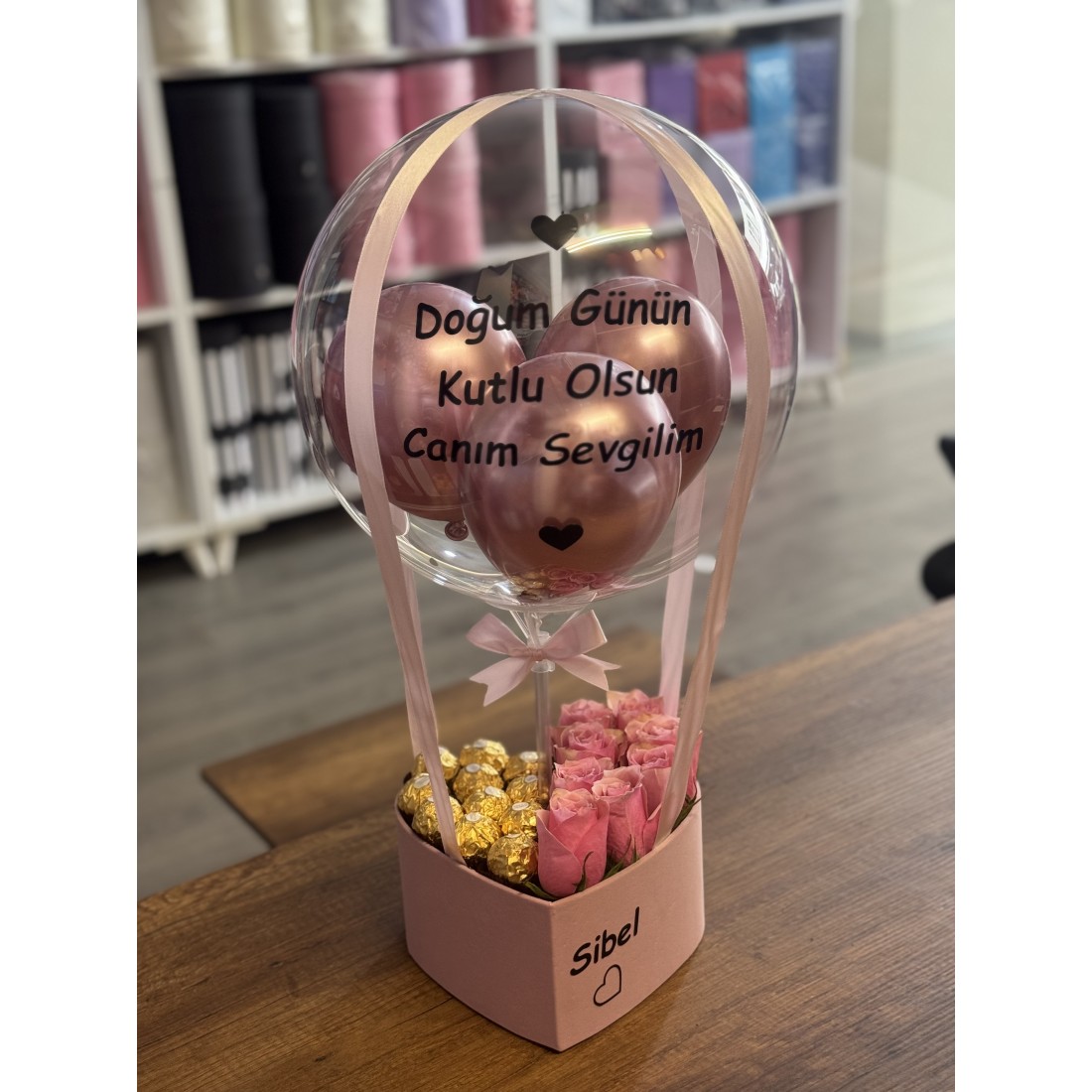 Doğum Günün Kutlu Olsun Kadife Kalp Balon Kutusu Pembe Güller ve Çikolatalar