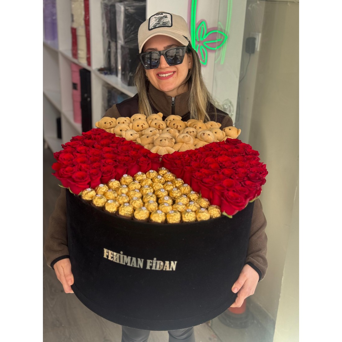 Siyah Dev Kadife Kutuda Güller,Ayıcık ve Çikolatalar