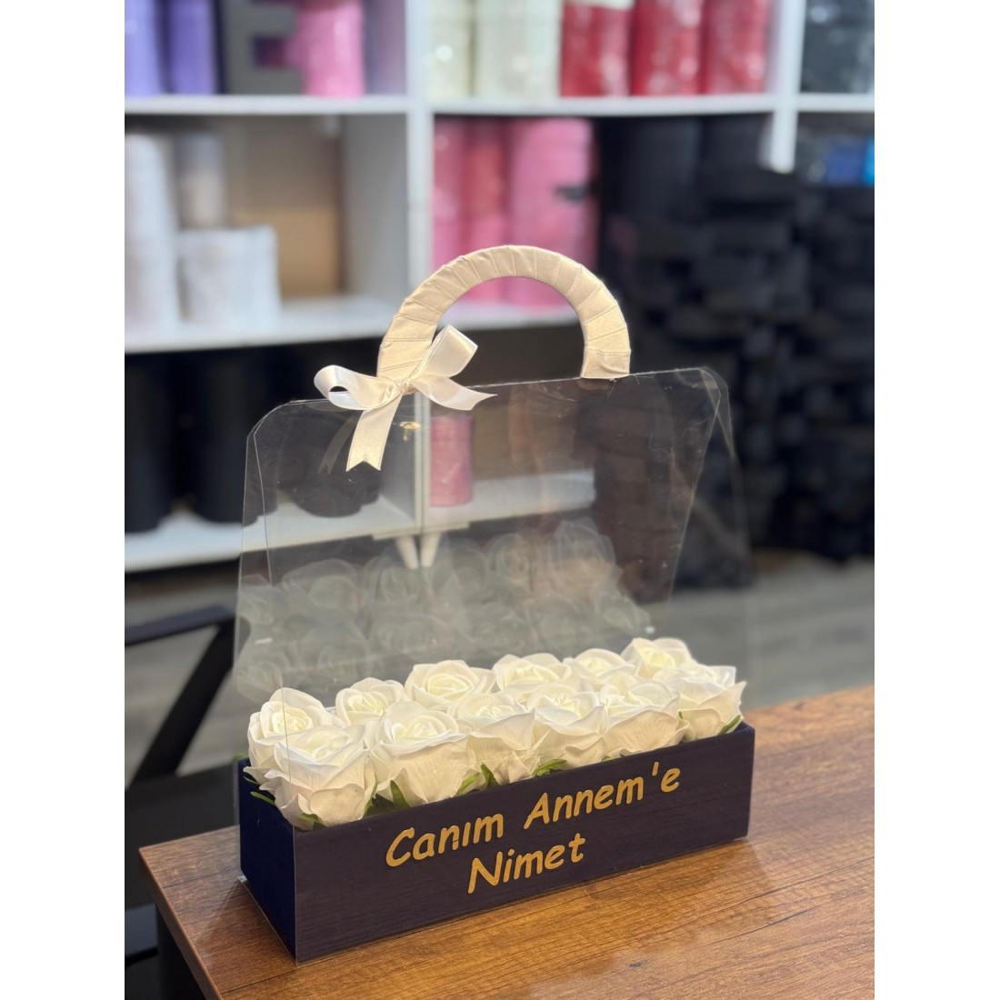 Pleksi Çanta Yapay Beyaz Güller (Kutulu)