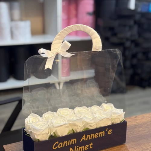 Pleksi Çanta Yapay Beyaz Güller (Kutulu)