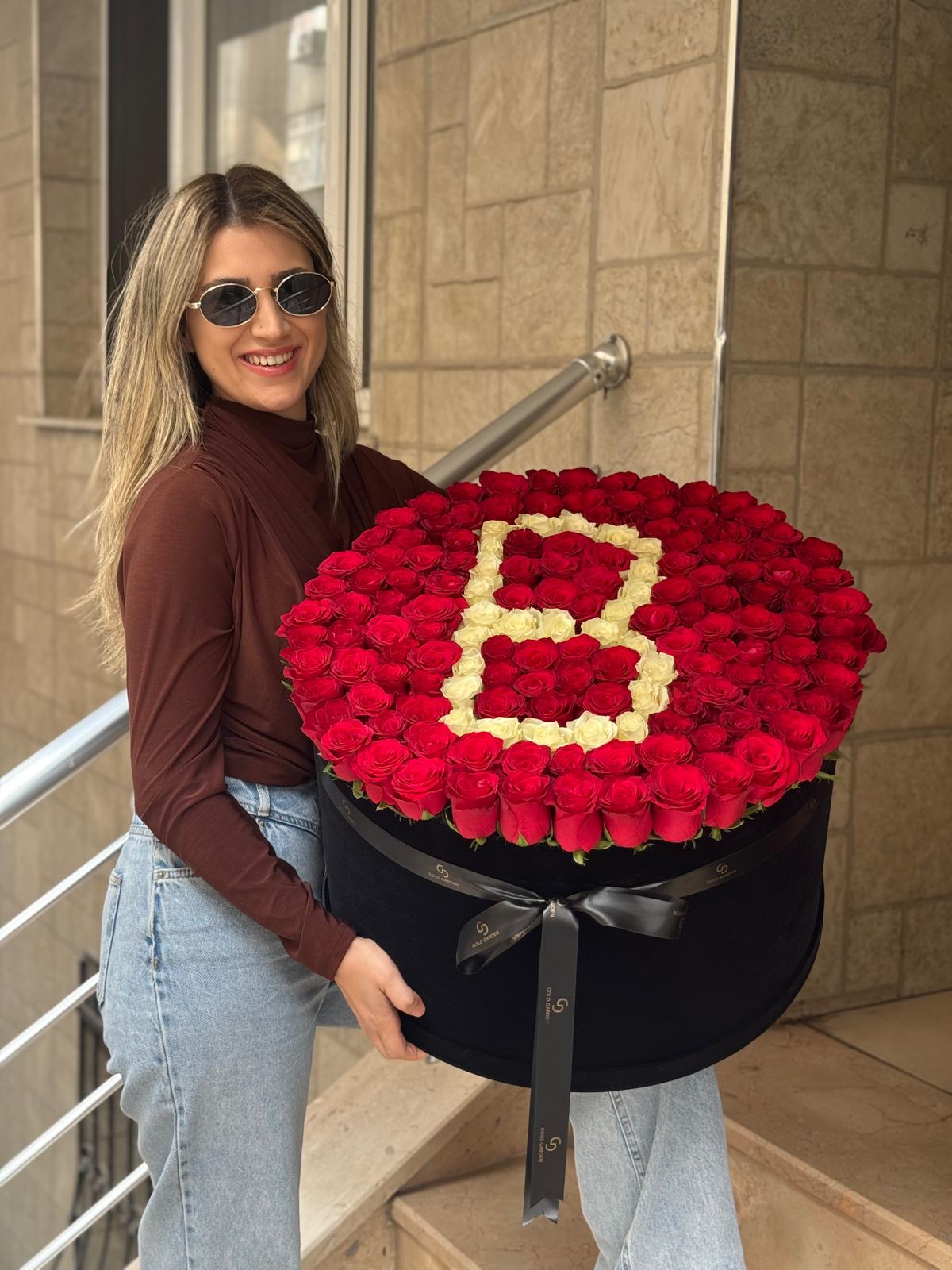 Dev Kutuda Güller (Kişiye Özel Harf)