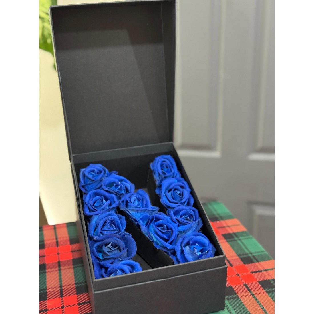 Harf Kapaklı Kutu (Kişiye Özel) Yapay Mavi Gül
