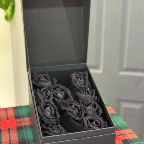 Harf Kapaklı Kutu (Kişiye Özel) Yapay Siyah Gül 