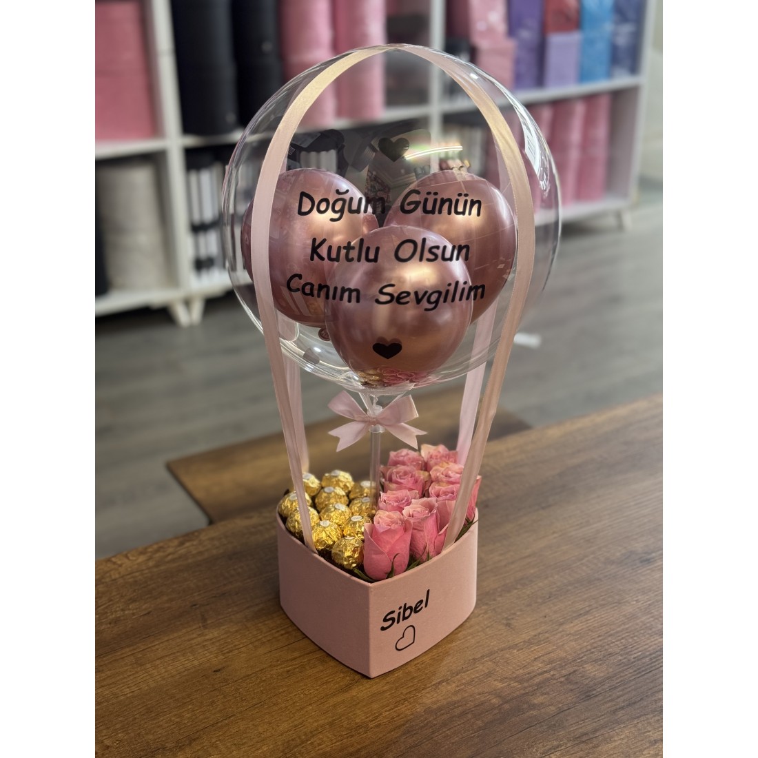 Doğum Günün Kutlu Olsun Kadife Kalp Balon Kutusu Pembe Güller ve Çikolatalar